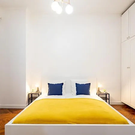 Apartment Super - New - Comfy *