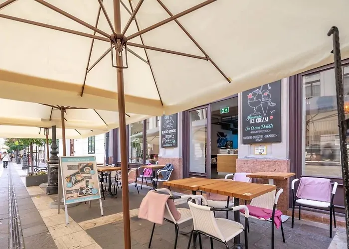 Super - New - Comfy Budapesta